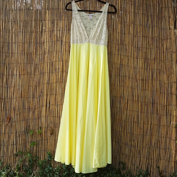 Vintage 50s/60s floral lace nightgown by Saramae Size 10/12 - Picture 2 of 11